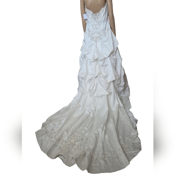 BNWT David's Bridal White Strapless Wedding Dress - Picture 12 of 16